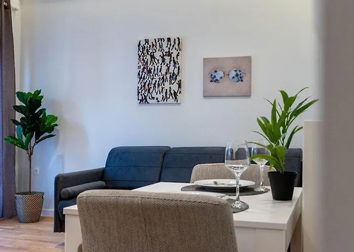 Elegant Flat 5 Walk To Metro Panormou