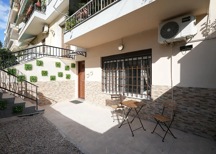 Lovely Front Garden 2 Bdrm Nea Smyrni